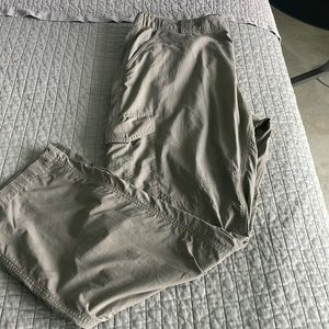 Columbia  front and back pockets
